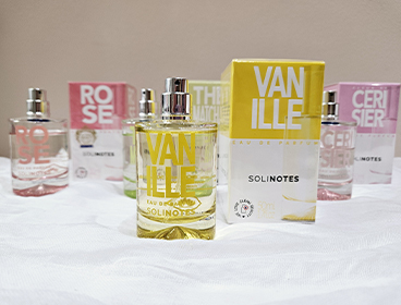 L'eau de parfum à la vanille de Solinotes. Créée en France avec des ingrédients naturels, une fragrance relaxante et solaire.