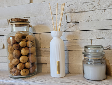 Les Mini bâtonnets parfumés Ritual of Sakura de Rituals libèrent un parfum délicat et floral de fleurs de cerisier etde lait de riz.